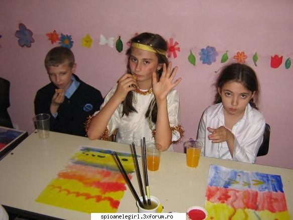 mai am poze cu tine